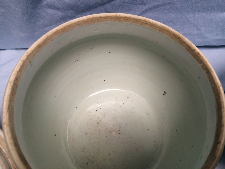 Pair of Asian Vessels with Foo Dogs on Lids [Photo 28]