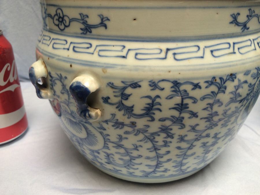 Pair of Asian Vessels with Foo Dogs on Lids [Photo 17]