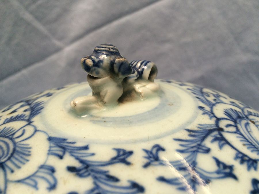 Pair of Asian Vessels with Foo Dogs on Lids [Photo 6]