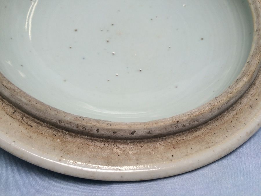 Pair of Asian Vessels with Foo Dogs on Lids [Photo 25]