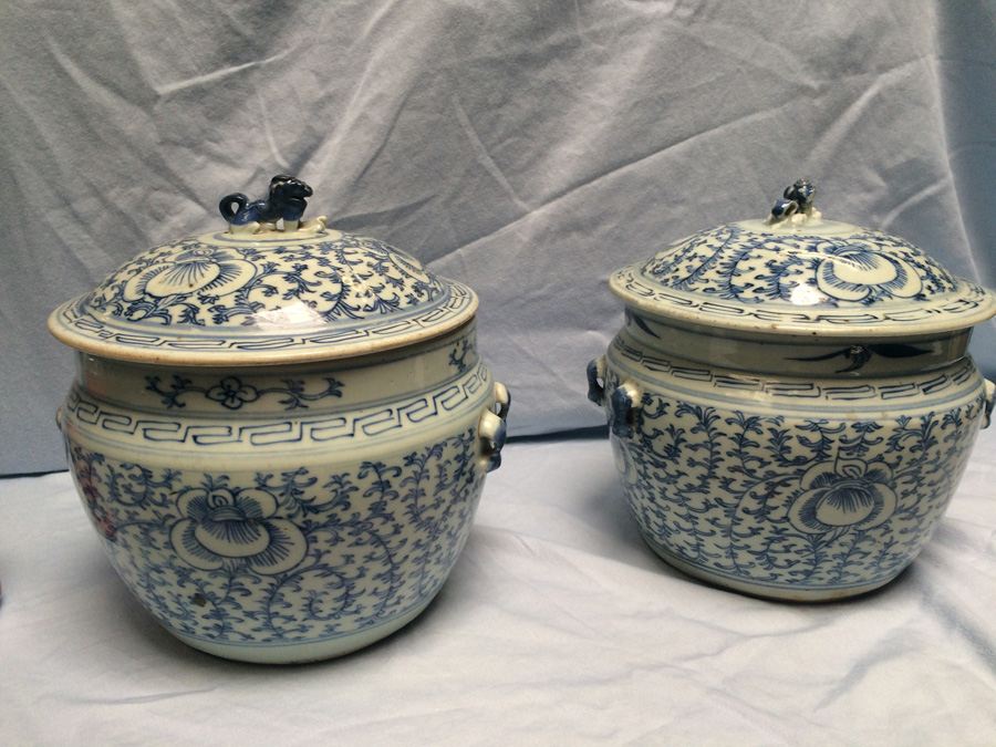 Pair of Asian Vessels with Foo Dogs on Lids [Photo 21]