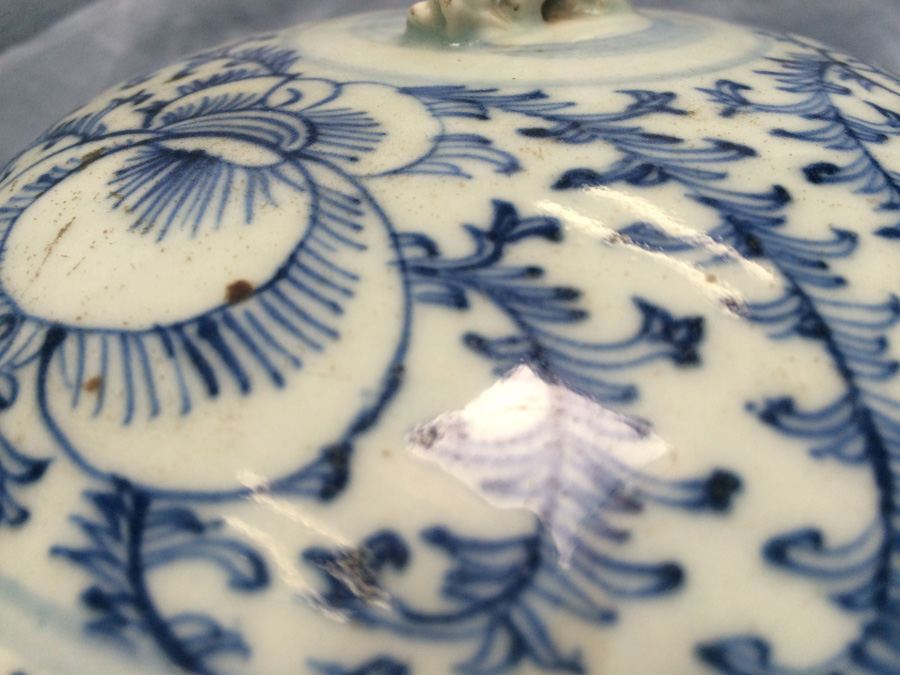 Pair of Asian Vessels with Foo Dogs on Lids [Photo 8]