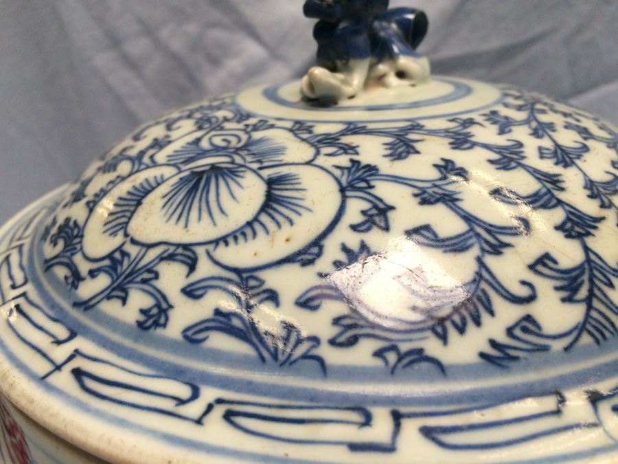 Pair of Asian Vessels with Foo Dogs on Lids [Photo 16]