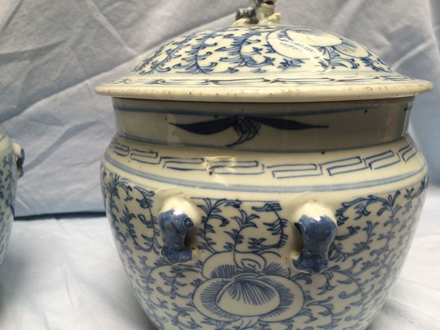 Pair of Asian Vessels with Foo Dogs on Lids [Photo 12]