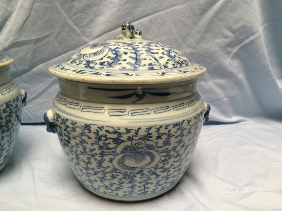 Pair of Asian Vessels with Foo Dogs on Lids [Photo 3]