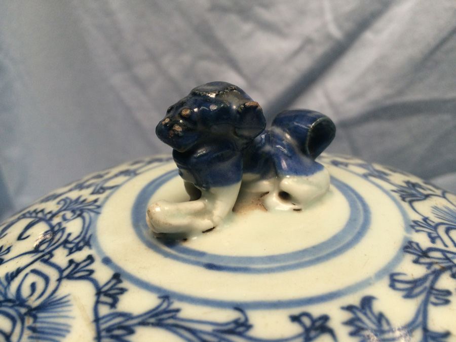 Pair of Asian Vessels with Foo Dogs on Lids [Photo 7]