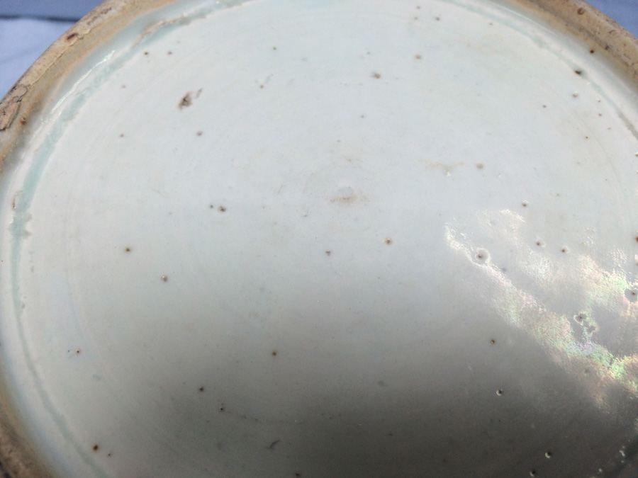 Pair of Asian Vessels with Foo Dogs on Lids [Photo 31]