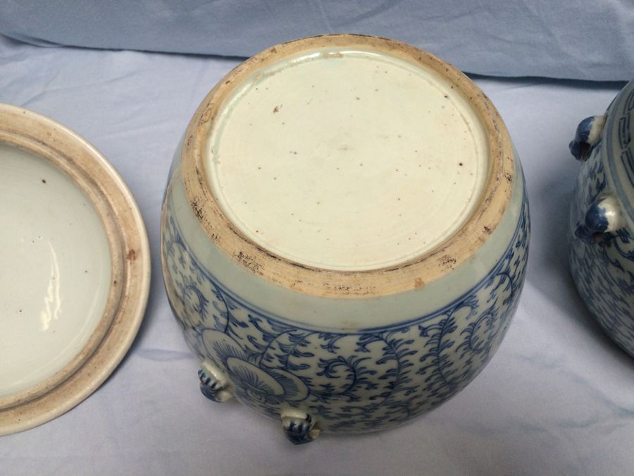 Pair of Asian Vessels with Foo Dogs on Lids [Photo 29]