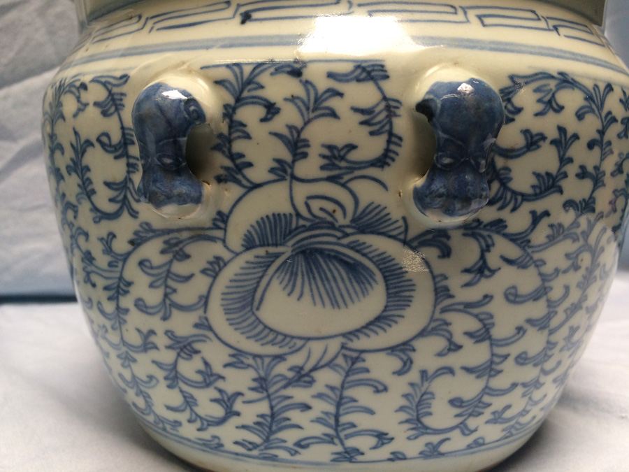 Pair of Asian Vessels with Foo Dogs on Lids [Photo 11]