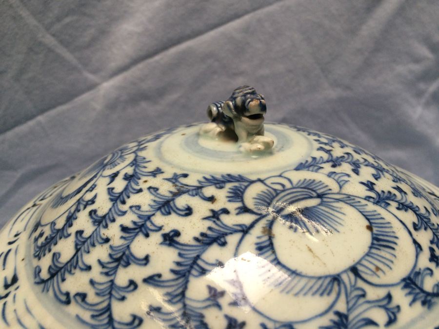 Pair of Asian Vessels with Foo Dogs on Lids [Photo 13]