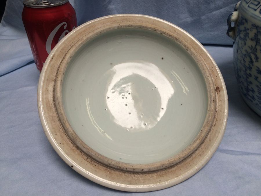 Pair of Asian Vessels with Foo Dogs on Lids [Photo 24]