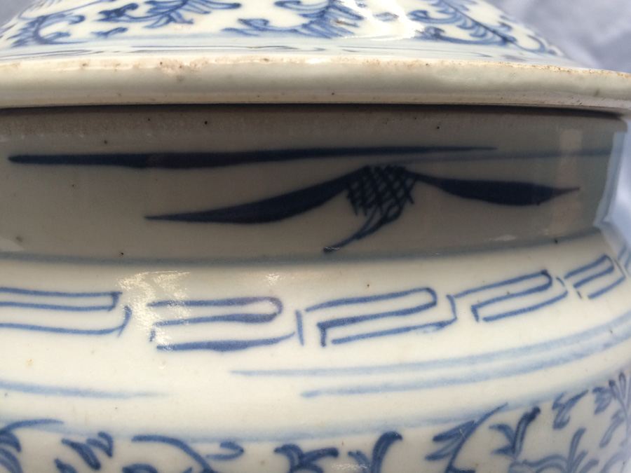 Pair of Asian Vessels with Foo Dogs on Lids [Photo 10]