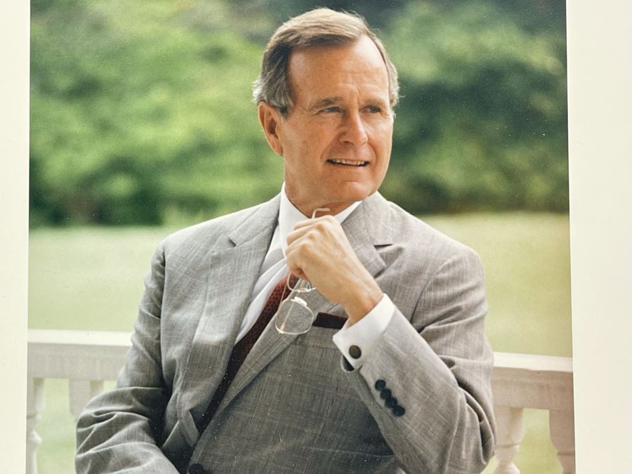 Personalized And Signed George Bush Sr Photograph Signed To David Lavington With Best Wishes George Bush 8 X 10 [Photo 4]