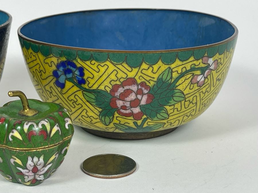 Pair Of Chinese Cloisonne Bowls And Pair Of Small Chinese Cloisonne Boxes [Photo 5]