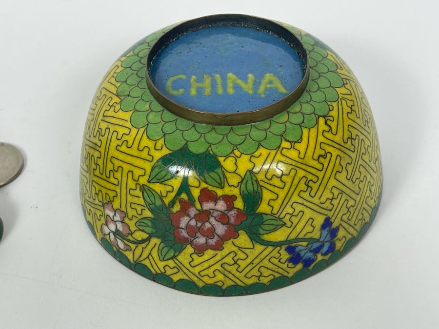 Pair Of Chinese Cloisonne Bowls And Pair Of Small Chinese Cloisonne Boxes [Photo 10]