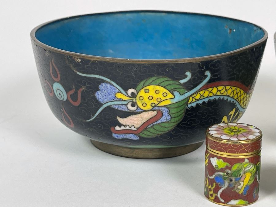 Pair Of Chinese Cloisonne Bowls And Pair Of Small Chinese Cloisonne Boxes [Photo 4]