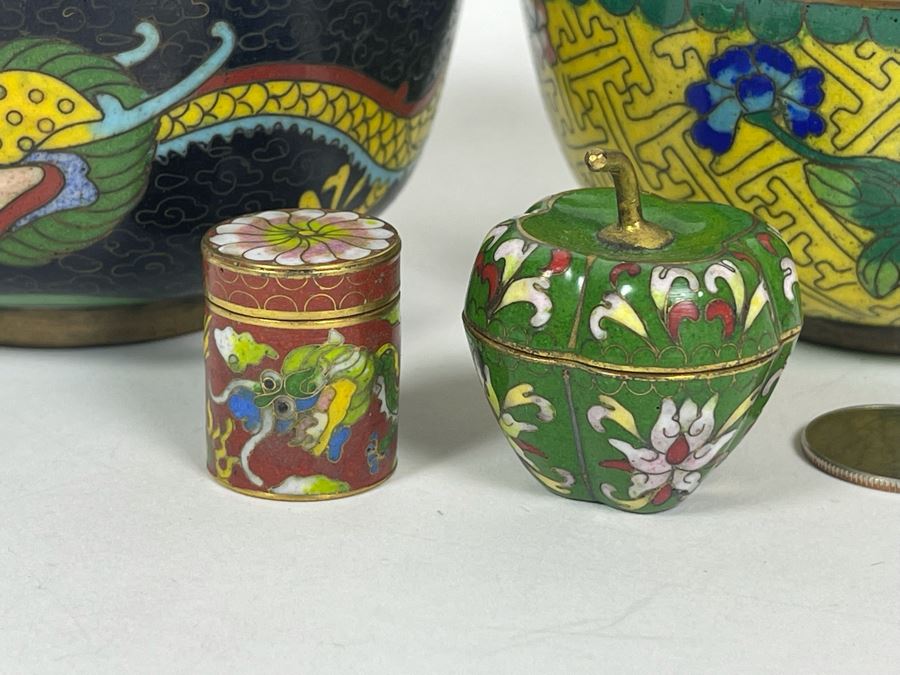 Pair Of Chinese Cloisonne Bowls And Pair Of Small Chinese Cloisonne Boxes [Photo 3]