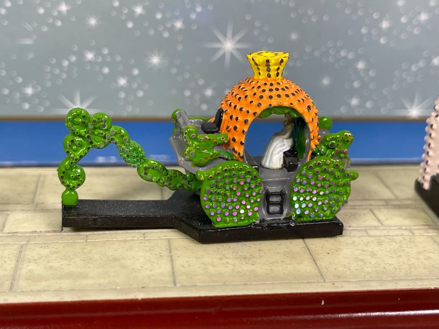 HAND SIGNED Robert Olszewski Disneyland Main Street, USA Collection: Main Street Electrical Parade (Set #3) By Robert Olszewski Disney Theme Park Attraction Miniature Model With Box And COA 12W X 2.75D X 3H DL0603 (Double Signed) [Photo 7]