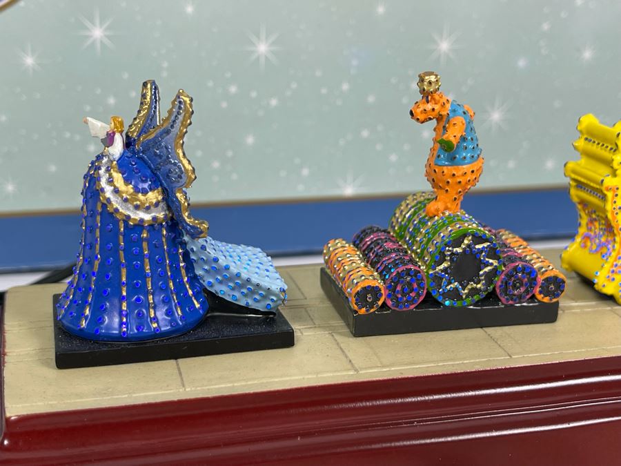 HAND SIGNED Robert Olszewski Disneyland Main Street, USA Collection: First Edition Main Street Electrical Parade (Set #4) By Robert Olszewski Disney Theme Park Attraction Miniature Model With Box And COA 10.75W X 2.75D X 3H DL0604 (Double Signed) [Photo 5]