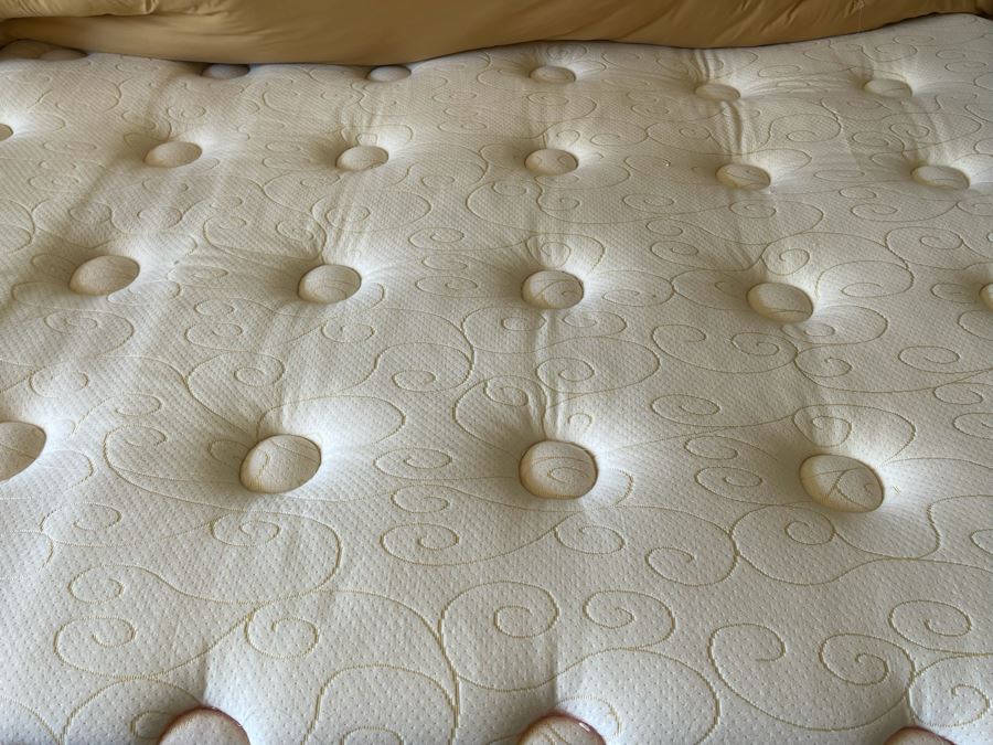 Stunning Henredon Cal King Wooden Bed With Sealy Posturepedic Valance Mattress, Boxspring And Bedding [Photo 14]