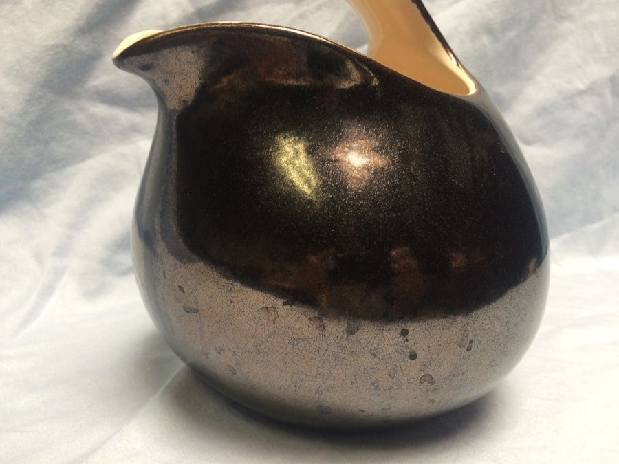 Modern Pitcher [Photo 4]