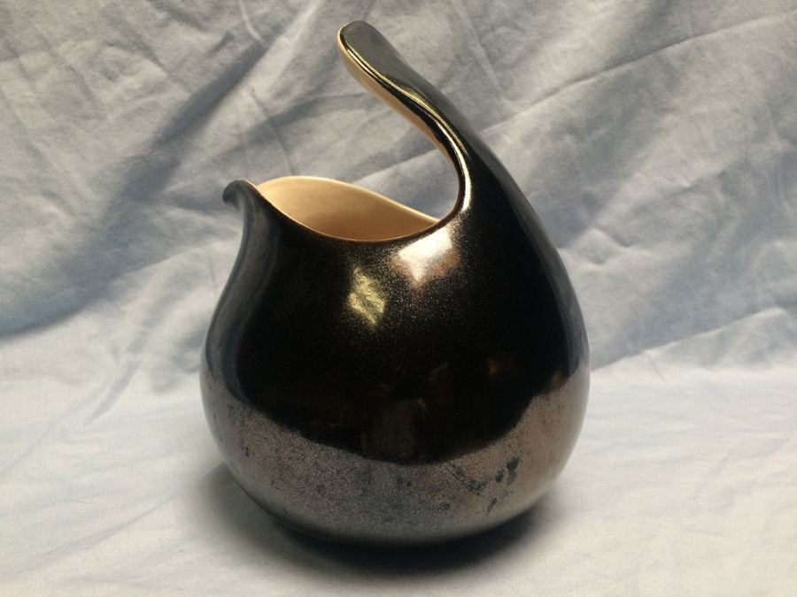 Modern Pitcher [Photo 7]