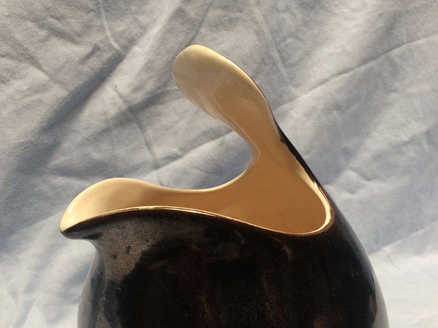 Modern Pitcher [Photo 6]