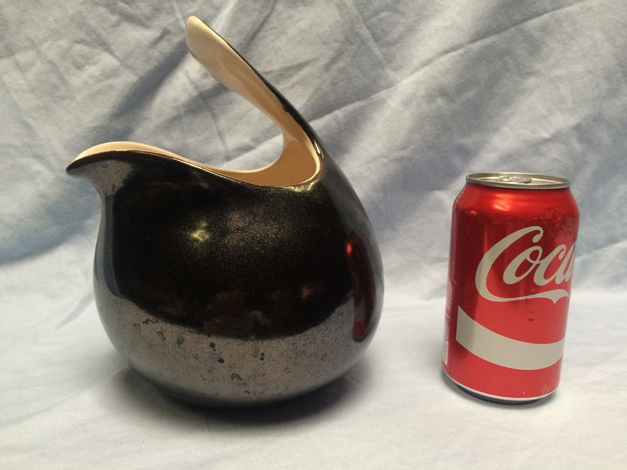 Modern Pitcher [Photo 2]