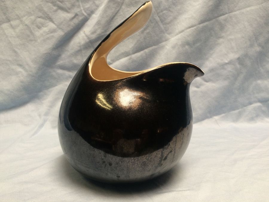 Modern Pitcher [Photo 14]