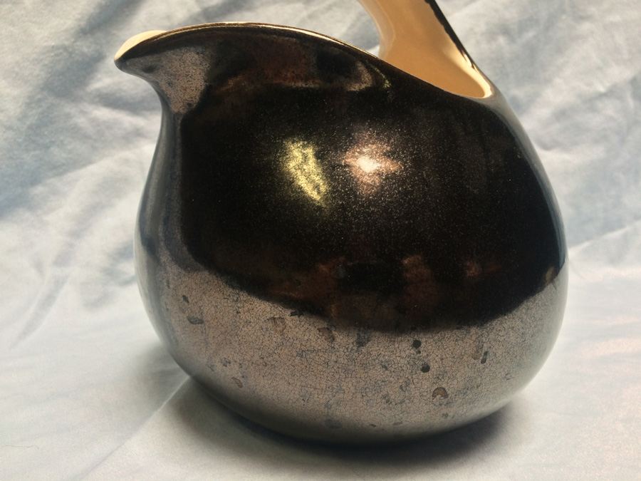 Modern Pitcher [Photo 5]