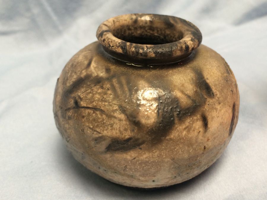 Small Signed Pottery Piece [Photo 2]