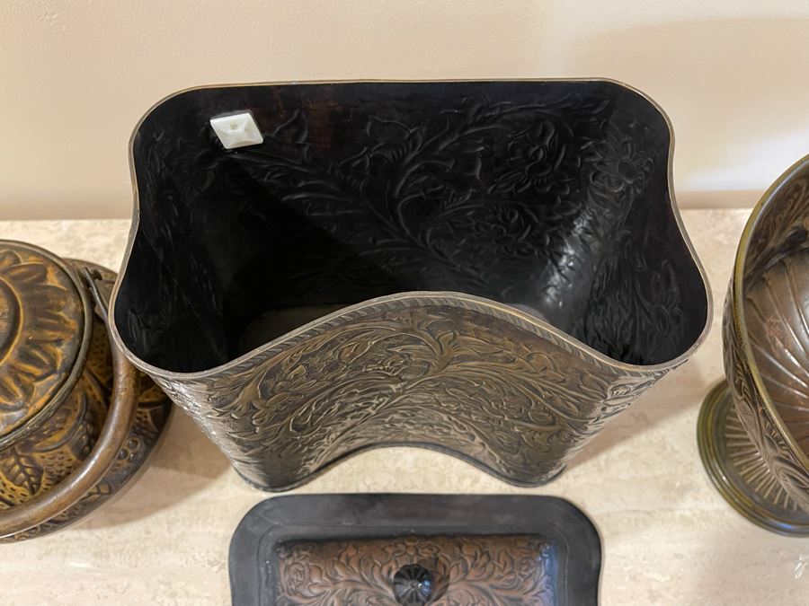 Home Decor Accent Lot: Metal Footed Bowl, Metal Box With Lid And Metal Teapot [Photo 6]