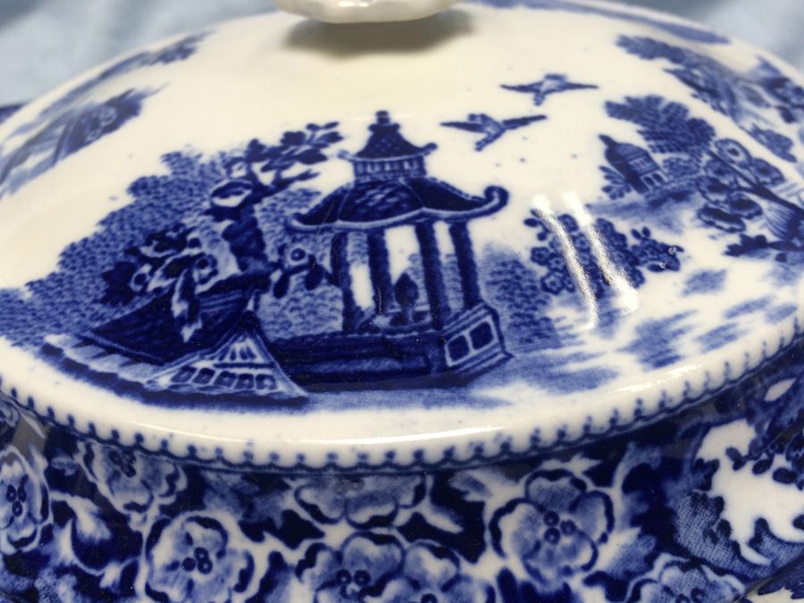 Covered Bowl England [Photo 3]