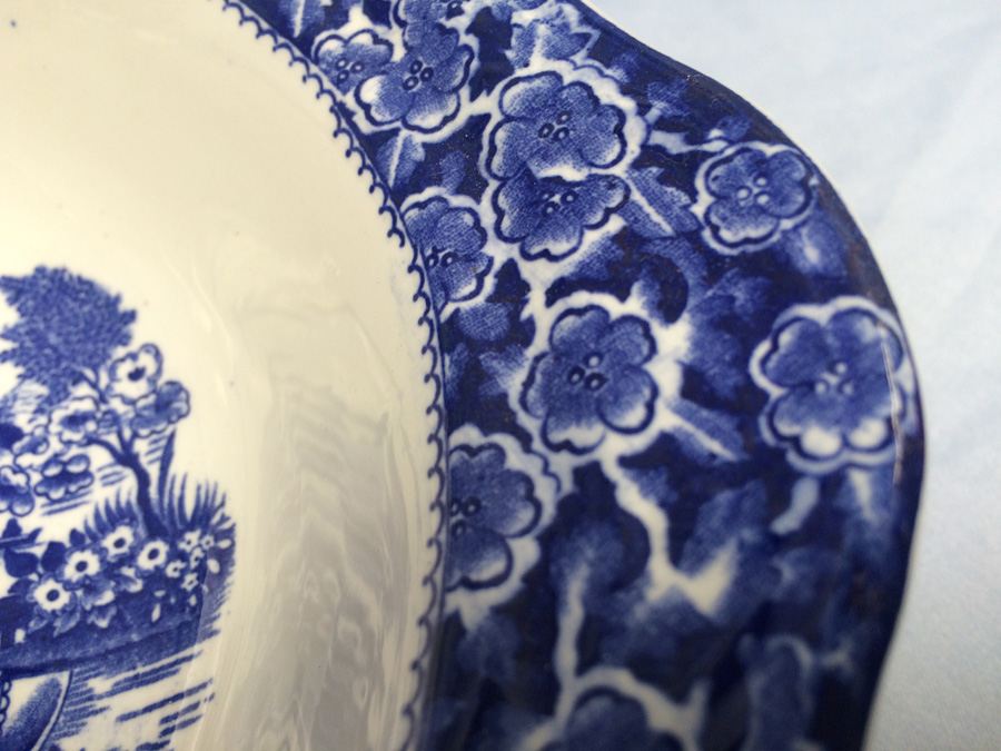 Covered Bowl England [Photo 18]