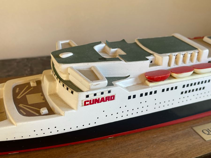 Queen Elizabeth 2 Ship Model With Acrylic Cover 29W X 8D X 8H [Photo 7]
