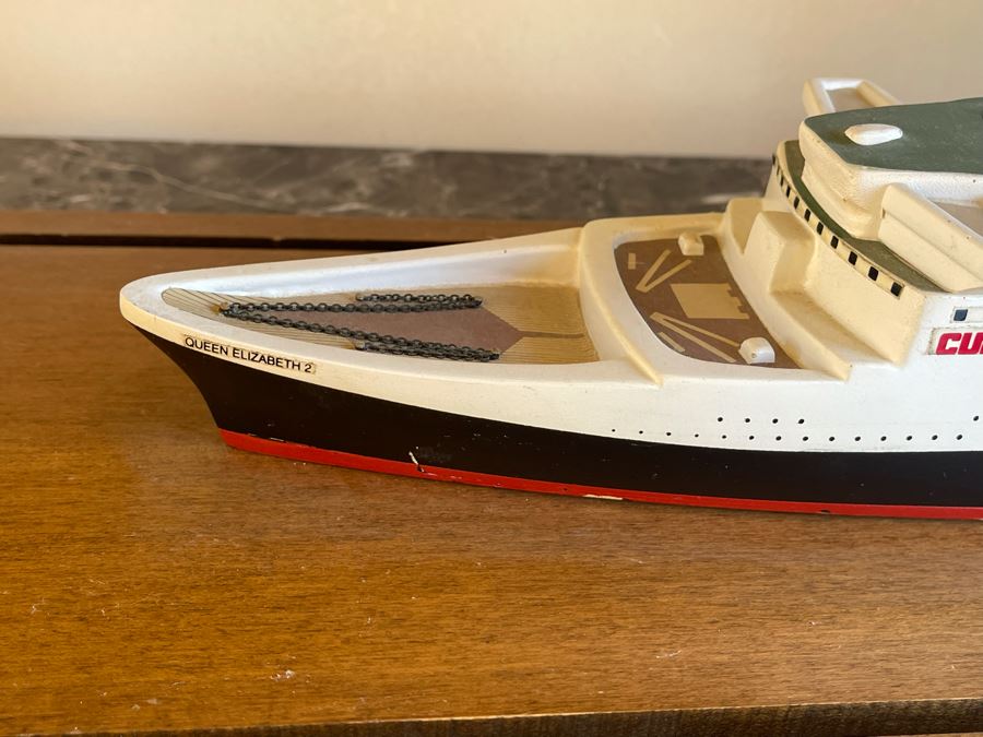 Queen Elizabeth 2 Ship Model With Acrylic Cover 29W X 8D X 8H [Photo 6]