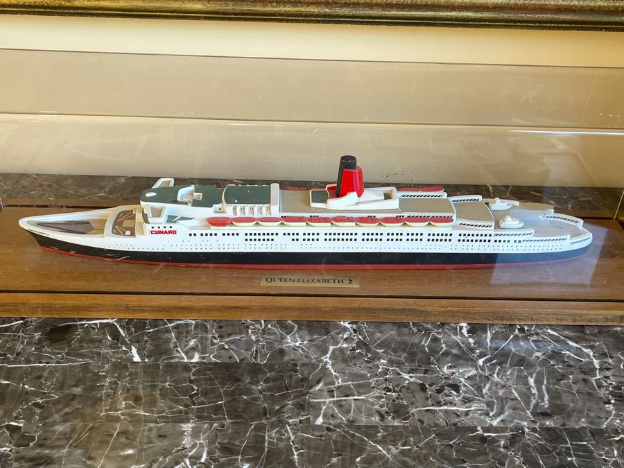Queen Elizabeth 2 Ship Model With Acrylic Cover 29W X 8D X 8H [Photo 1]
