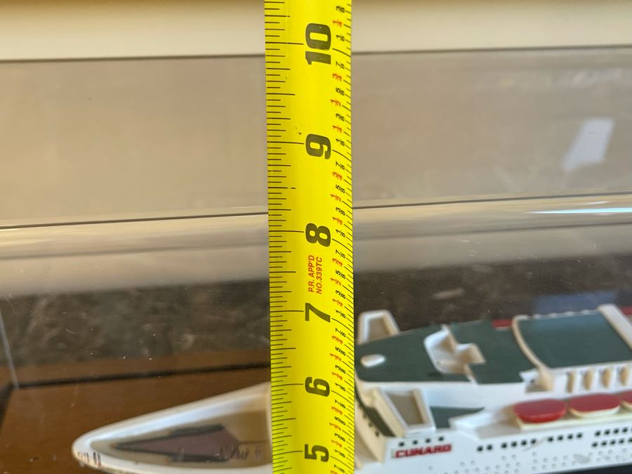 Queen Elizabeth 2 Ship Model With Acrylic Cover 29W X 8D X 8H [Photo 12]