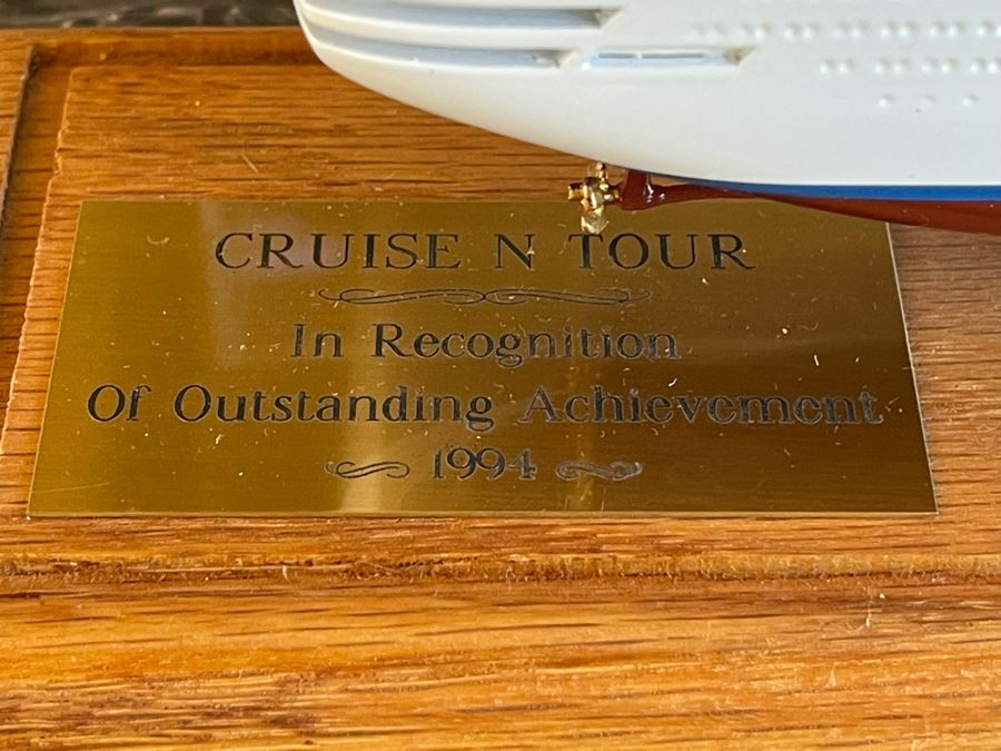 Princess Cruises Sky Princess Cruise Ship Model With Acrylic Cover 15W X 3.5D X 6H [Photo 10]