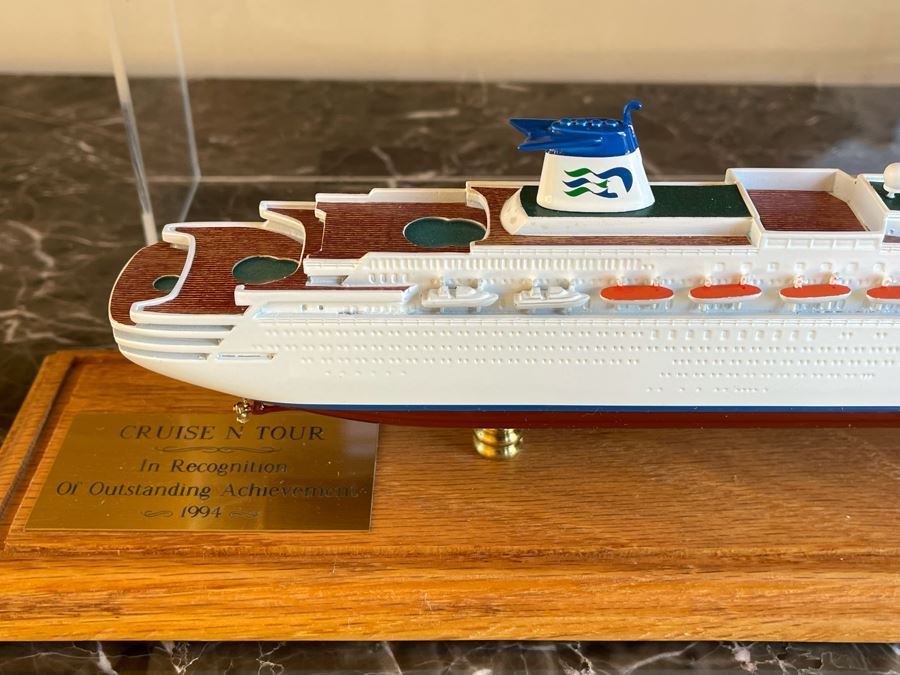Princess Cruises Sky Princess Cruise Ship Model With Acrylic Cover 15W X 3.5D X 6H [Photo 6]