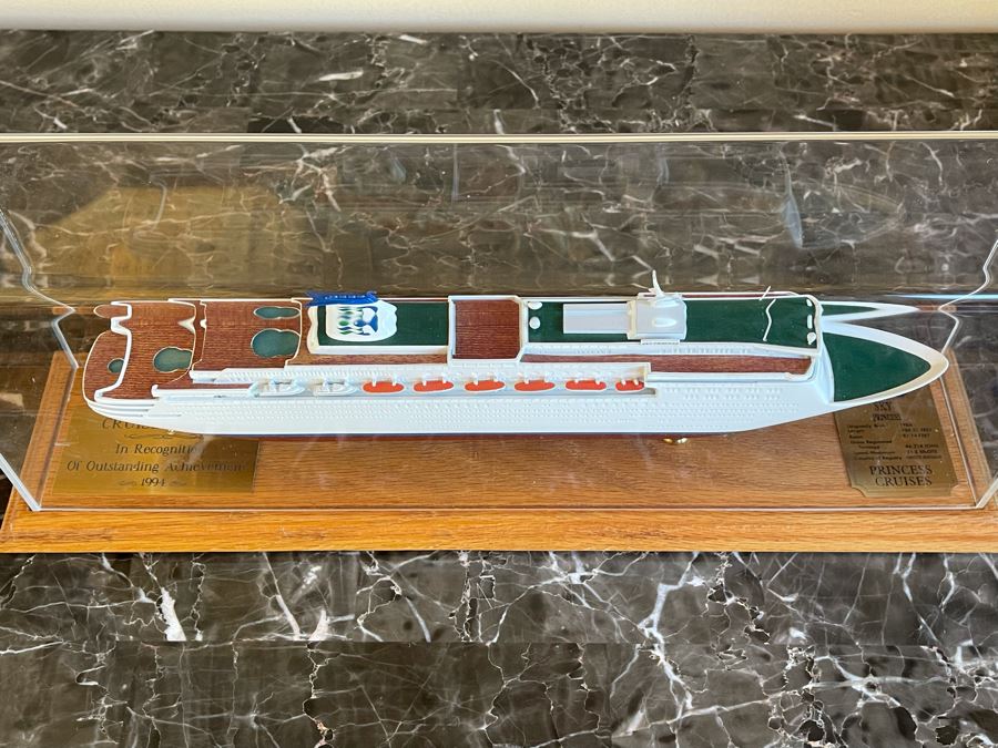 Princess Cruises Sky Princess Cruise Ship Model With Acrylic Cover 15W X 3.5D X 6H [Photo 4]