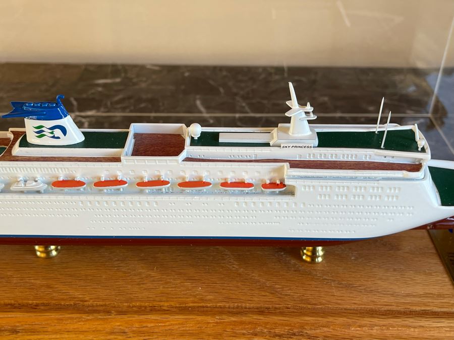 Princess Cruises Sky Princess Cruise Ship Model With Acrylic Cover 15W X 3.5D X 6H [Photo 7]