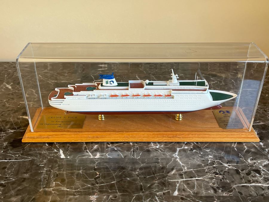 Princess Cruises Sky Princess Cruise Ship Model With Acrylic Cover 15W X 3.5D X 6H [Photo 1]
