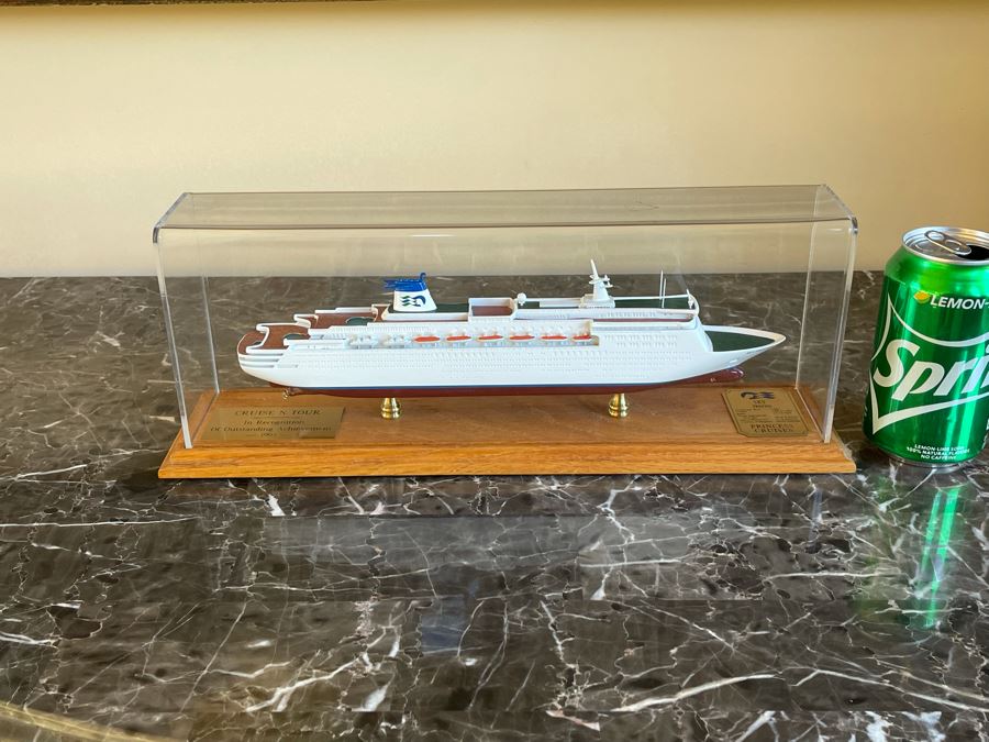 Princess Cruises Sky Princess Cruise Ship Model With Acrylic Cover 15W X 3.5D X 6H [Photo 2]