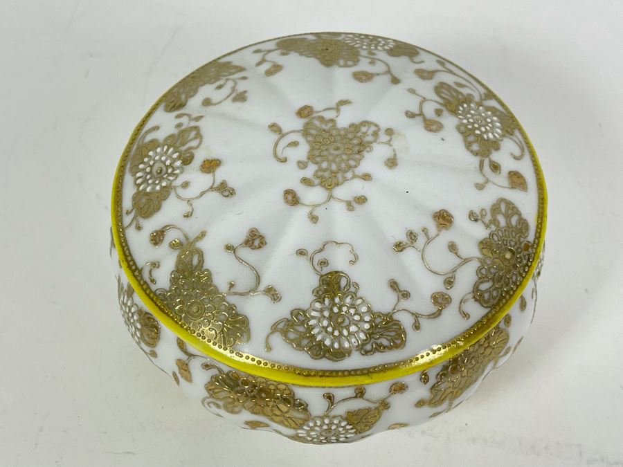 Nippon Japan Hand Painted Lidded Dresser Box 4.5R X 2.5H [Photo 4]