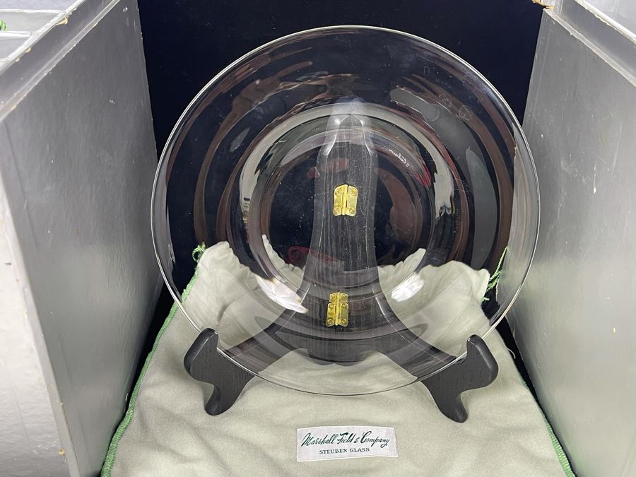 (12) Signed Steuben Clear Glass 8.5'R Plates With Original Boxes From Marshall Field & Company Steuben Glass Room [Photo 4]