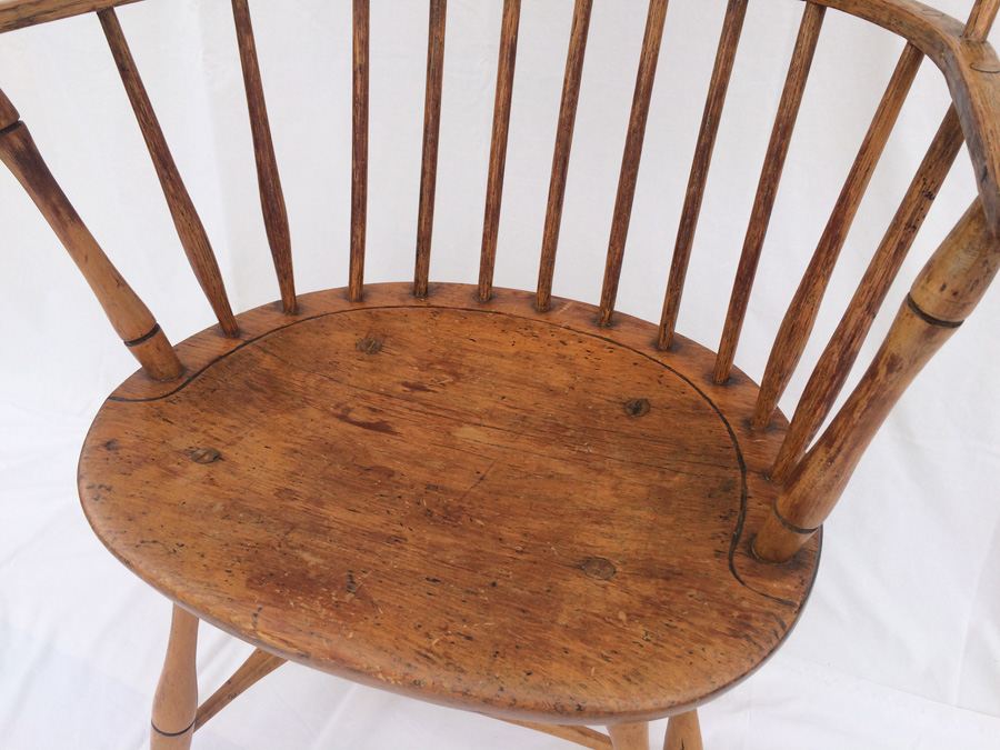New England Sack-Back Windsor Armchair ca. 1810-1820 - Estimate $300-$400 As Found [Photo 4]