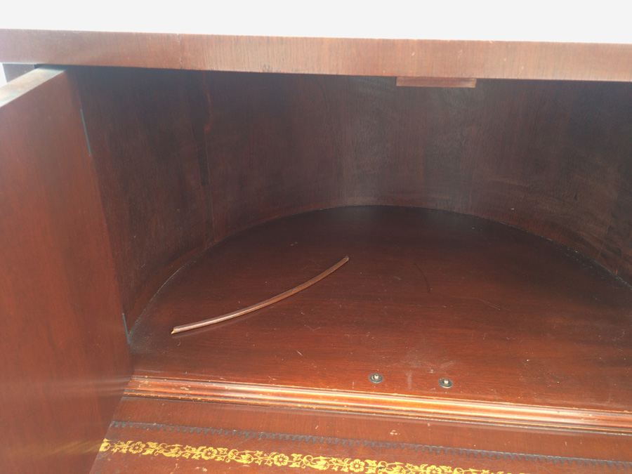 Vintage mahogany side table. Circa 1940. [Photo 12]