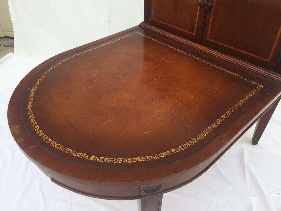 Vintage mahogany side table. Circa 1940. [Photo 5]
