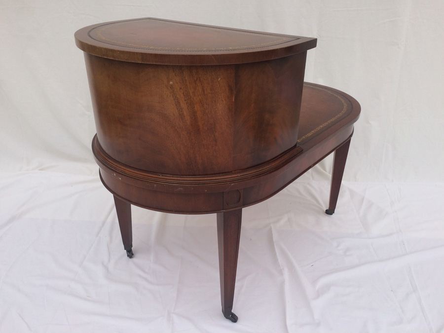 Vintage mahogany side table. Circa 1940. [Photo 16]